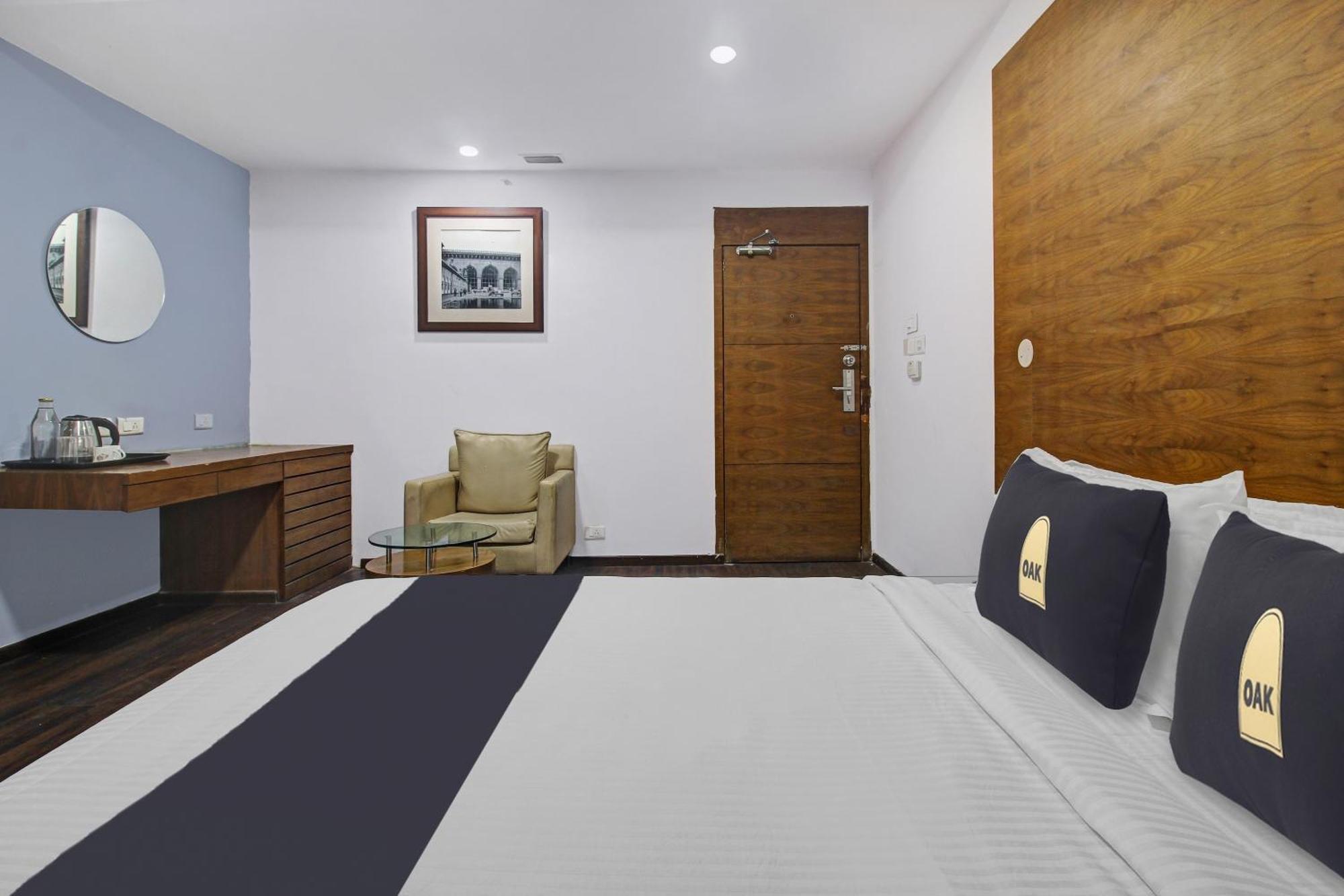 Townhouse Oak The Margi Hotel Near Yosufguda Metro Station Хайдарабад Экстерьер фото