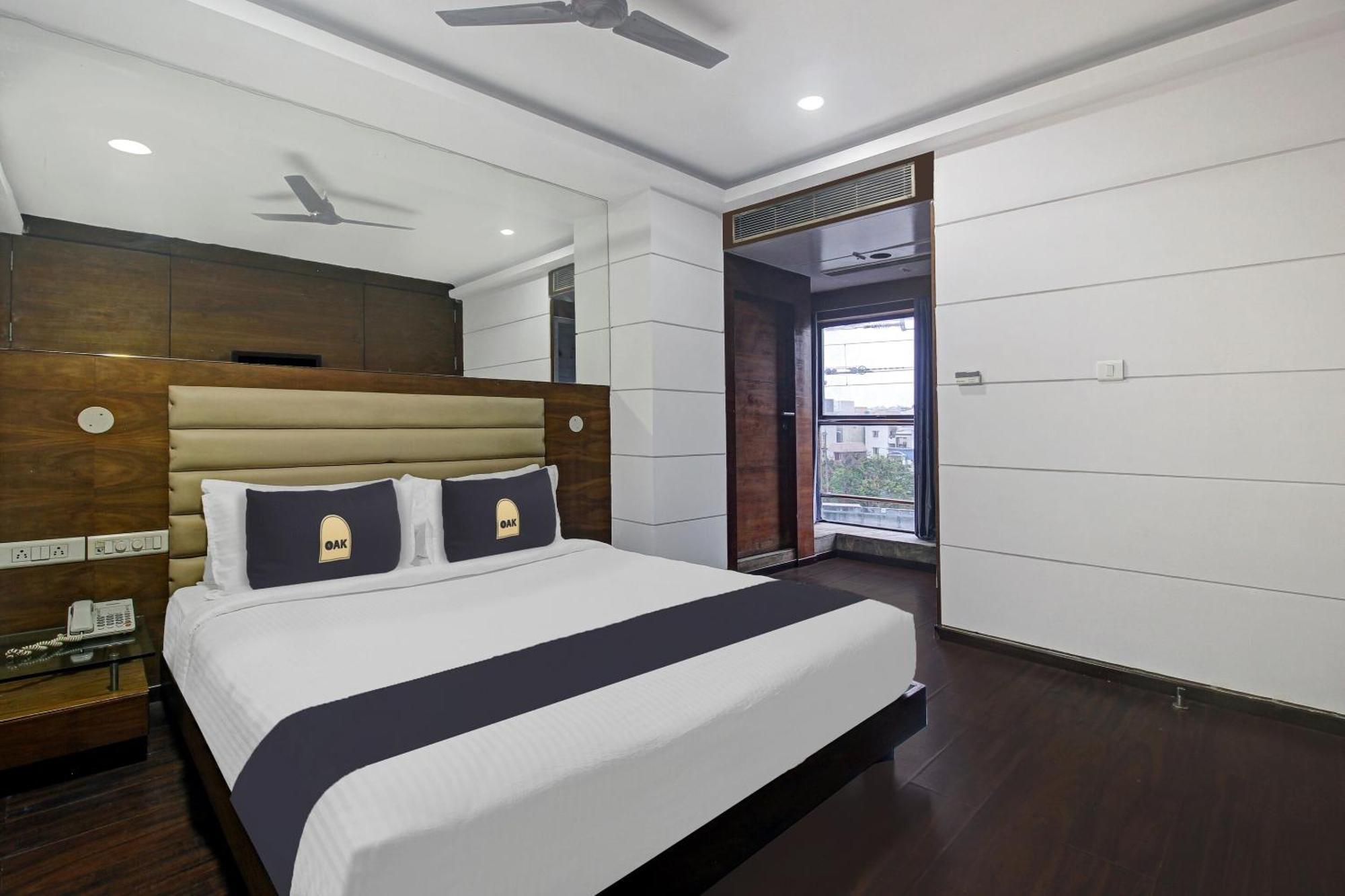 Townhouse Oak The Margi Hotel Near Yosufguda Metro Station Хайдарабад Экстерьер фото
