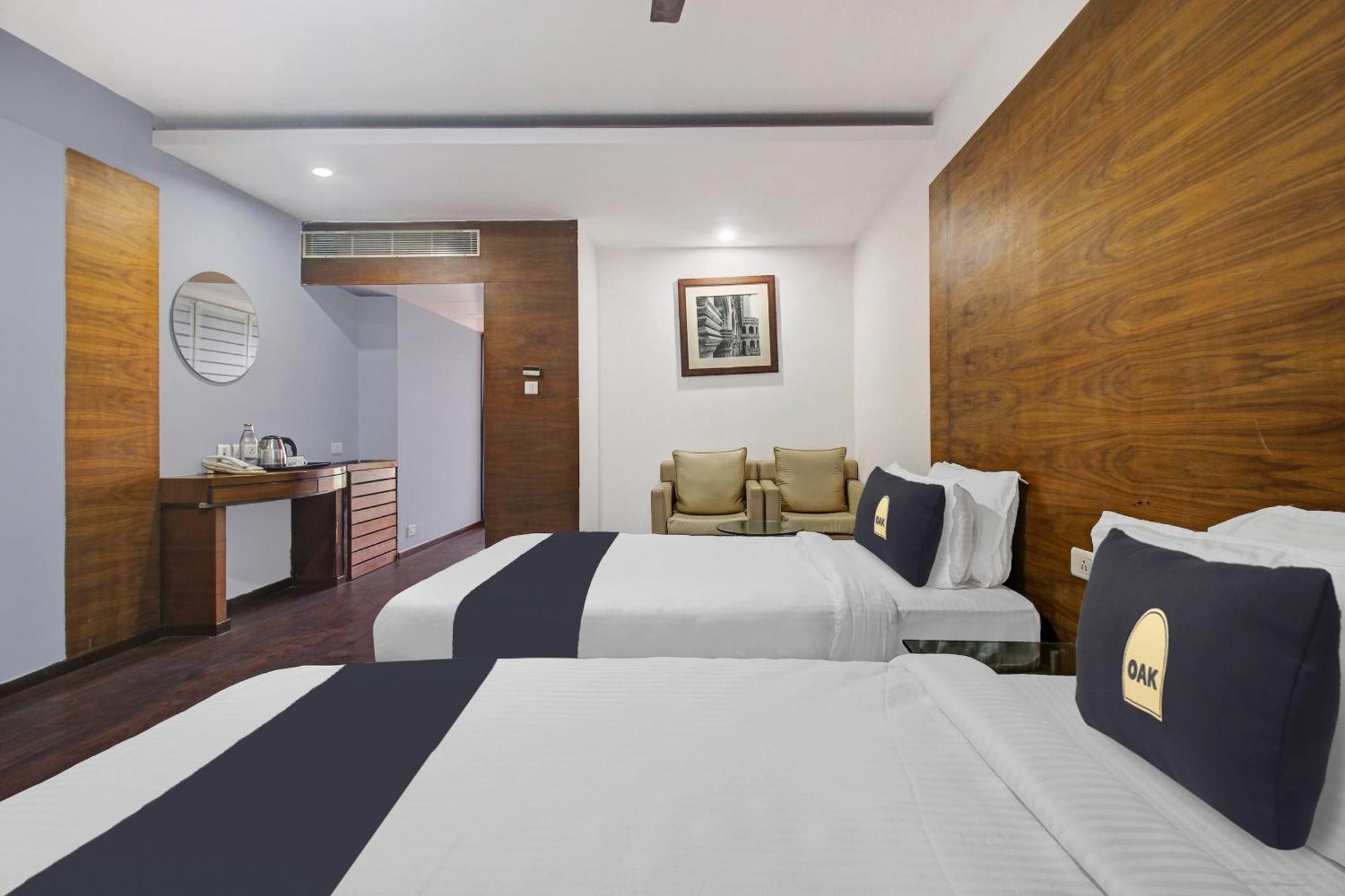 Townhouse Oak The Margi Hotel Near Yosufguda Metro Station Хайдарабад Экстерьер фото