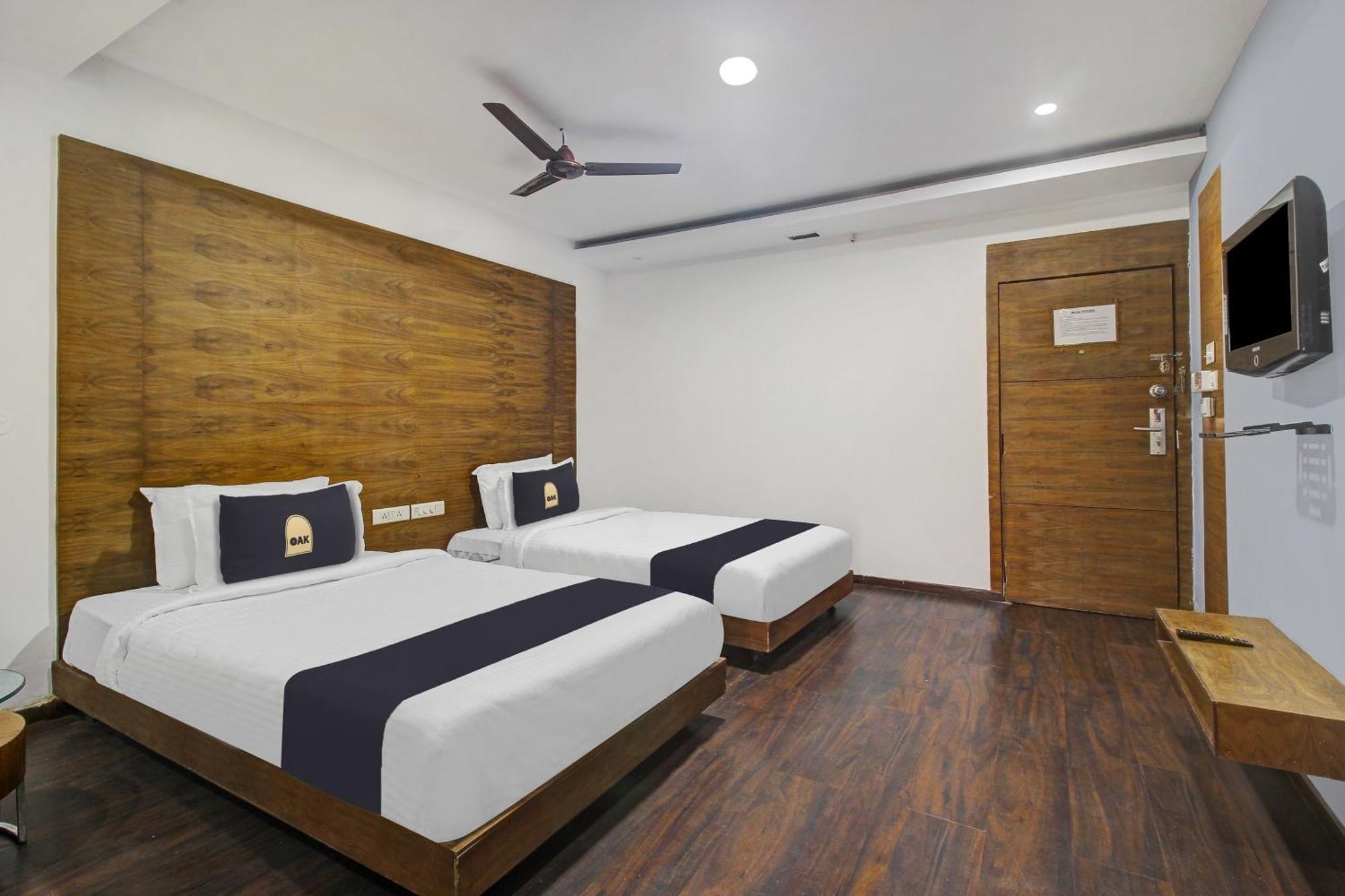 Townhouse Oak The Margi Hotel Near Yosufguda Metro Station Хайдарабад Экстерьер фото