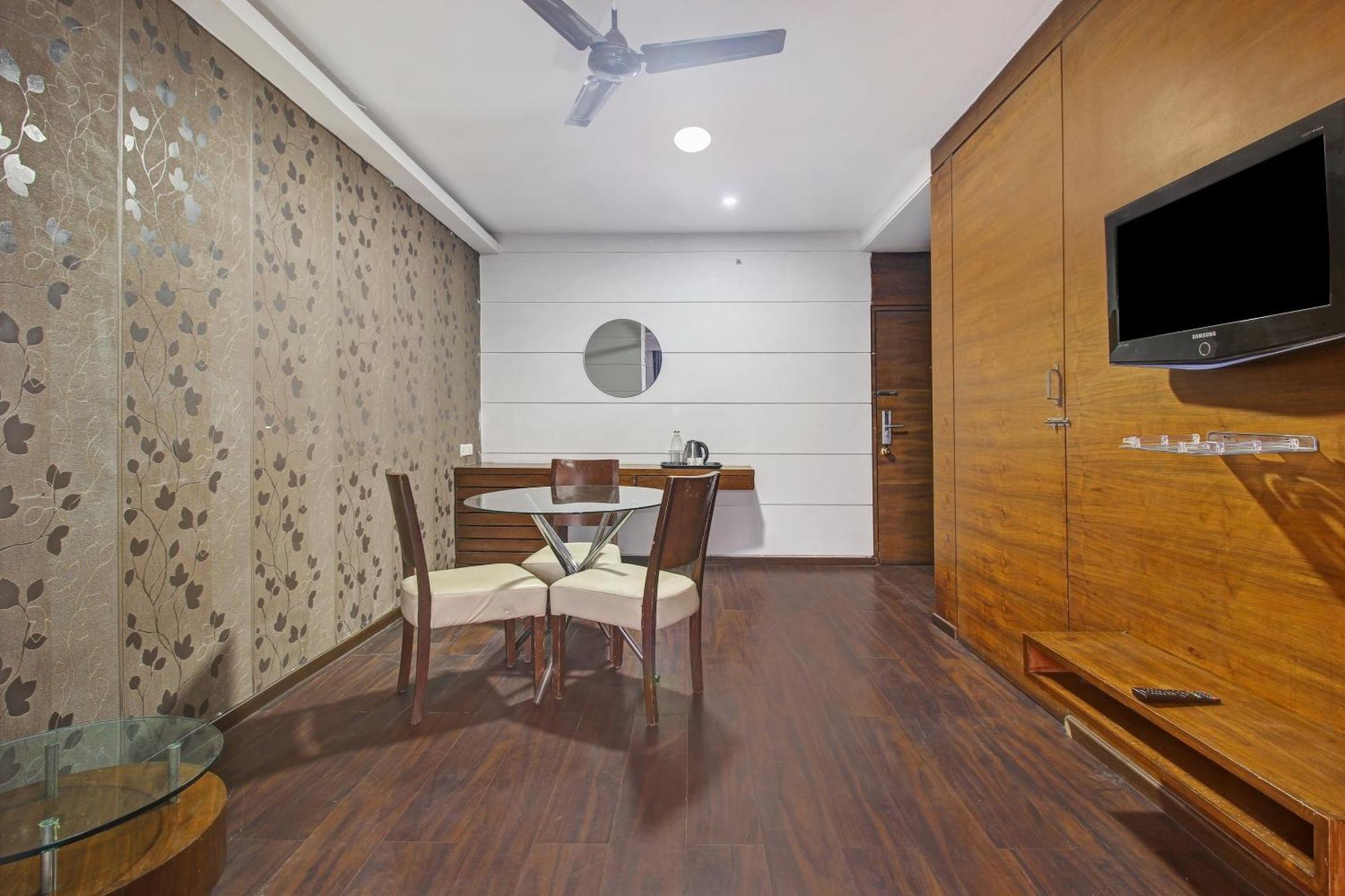 Townhouse Oak The Margi Hotel Near Yosufguda Metro Station Хайдарабад Экстерьер фото